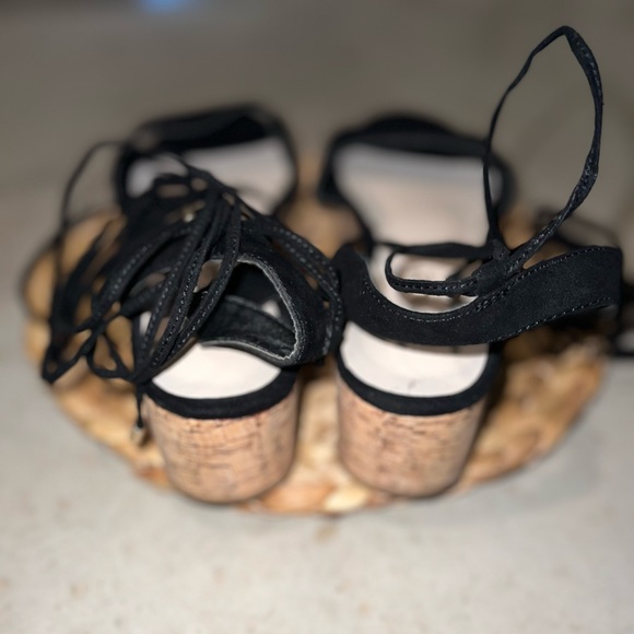 Lace Up Platform Sandals - Picture 3 of 4